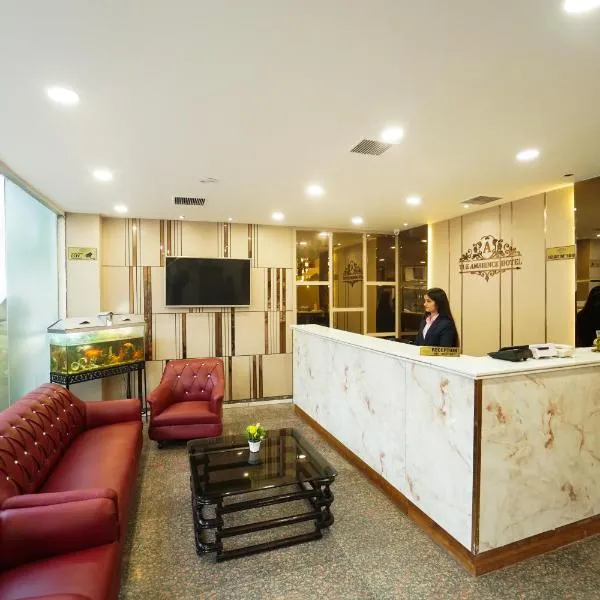 The Ambience Hotel Chandigarh Zirakpur，位于齐拉克普尔的酒店
