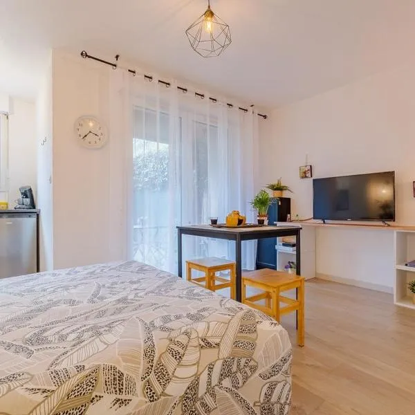 Les Muses - avec entrée autonome, clim neuve, jardin, parking privé & sa piscine ! -，位于图卢兹的酒店