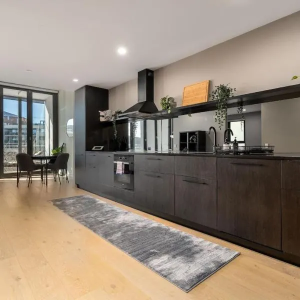 Comfy 2BA 2BR Kingston Foreshore Apartment - Hosted by Canstay，位于金斯顿的酒店