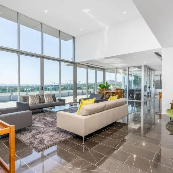 Modern 3BR Home 5 mins away from Parliament House - Hosted by Canstay，位于Barton的酒店