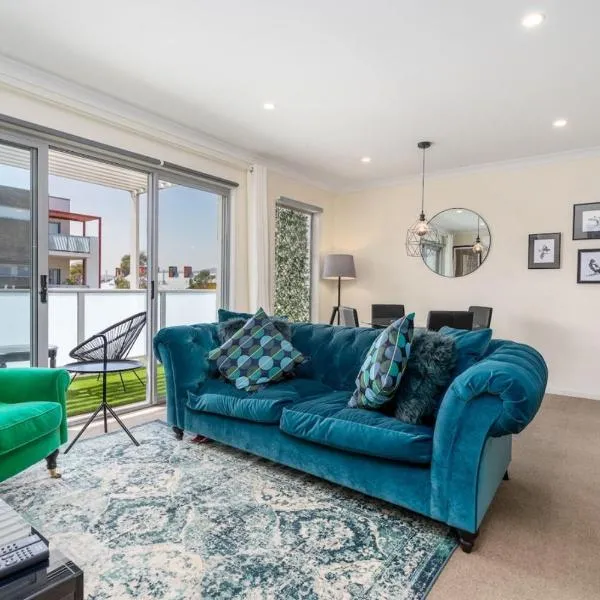 Cosy 2BR Close to Light Rail - Hosted by Canstay，位于Harrison的酒店