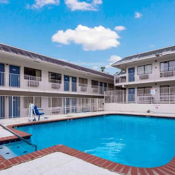 Motel 6-Bessemer, AL - Birmingham，位于贝瑟默的酒店