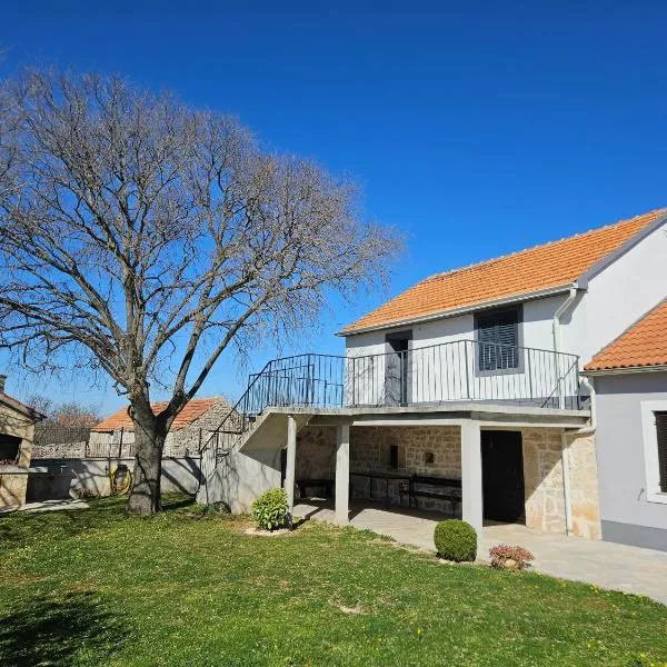 Holiday Home Nena，位于德尔尼什的酒店