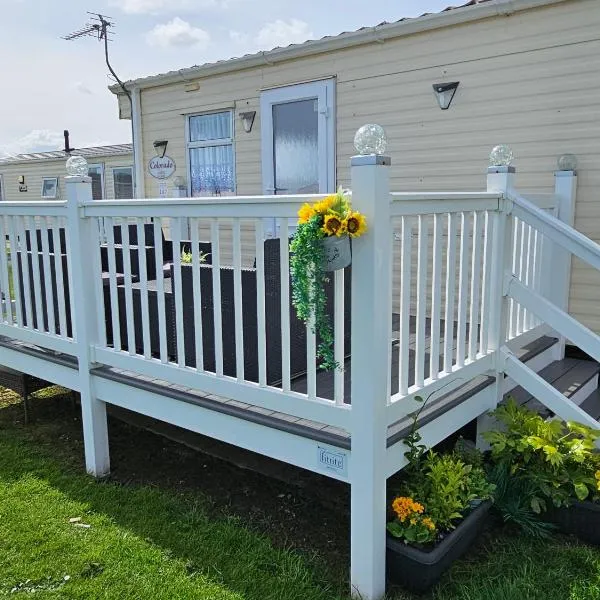 Colorado Caravan Hire at Skipsea Sands Holiday Park，位于Barmston的酒店