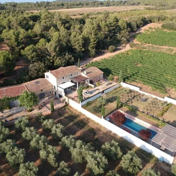 Le domaine de Villemus chambre d'hote，位于Jouques的酒店