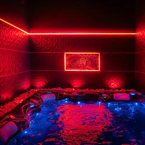 Loveroom Ô Diable Des Plaisirs avec jacuzzi，位于图尔昆的酒店