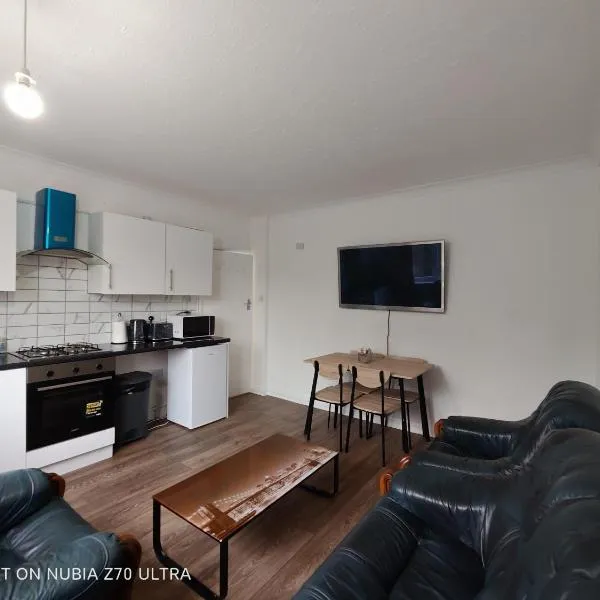 2 Bedroom Flat，位于Quinton的酒店