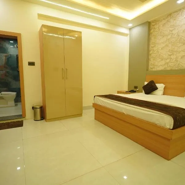 Hotel Vatika Royal，位于马图拉的酒店