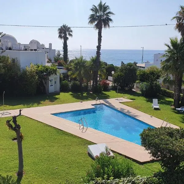 NEPTUNITO: Primera línea con Piscina，位于莫哈卡尔的酒店