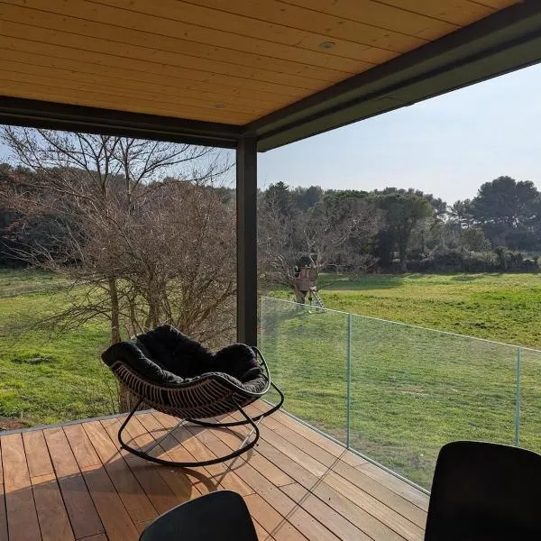 Superbe T2 neuf - 5min du centre au calme avec vue sur prairie，位于伊斯特尔的酒店
