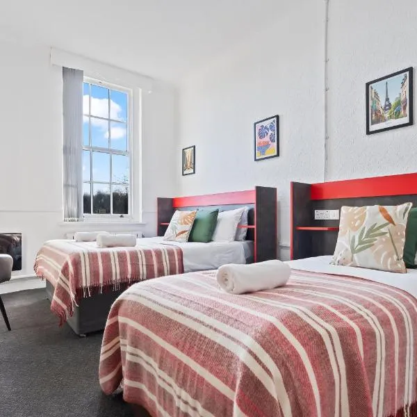 Vibrant, spacious studio with Parking and Netflix，位于达德利的酒店