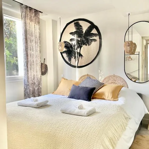 Bas de villa - 300m Plage de la Capte - 2 hébergements disponibles，位于耶尔的酒店