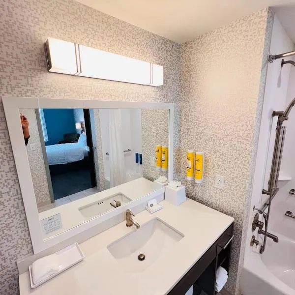 Home2 Suites By Hilton Pensacola Airport Medical Center，位于彭萨科拉的酒店