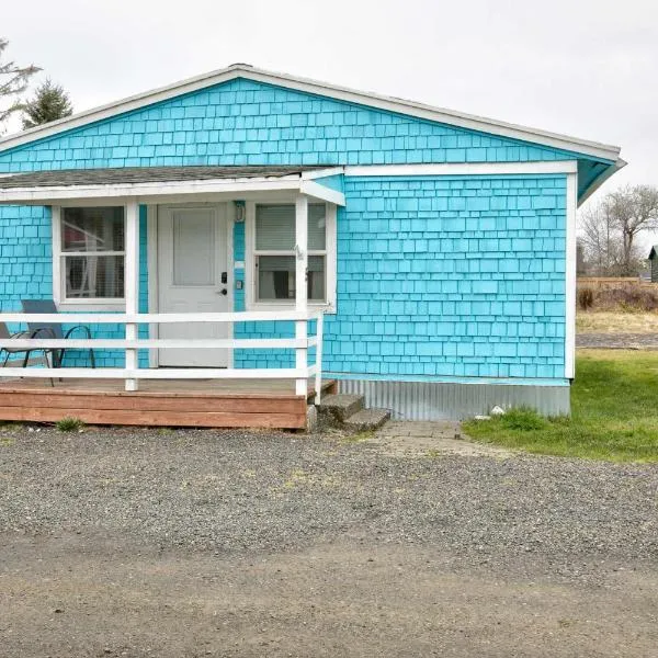 Sand and Surf Cottage 2-Bed by the Sea w fireplace，位于Grayland的酒店