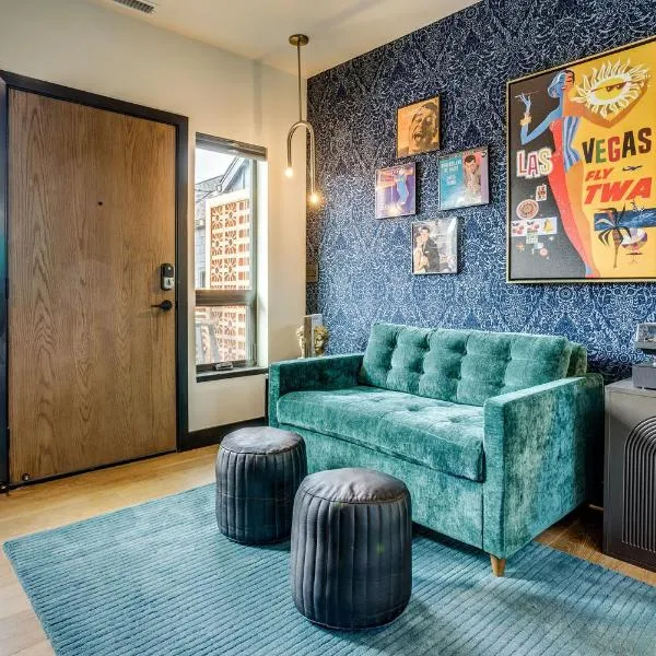 The Prima at The Louie Boutique Motel, Walk to Everything! Dog Friendly!，位于新港的酒店
