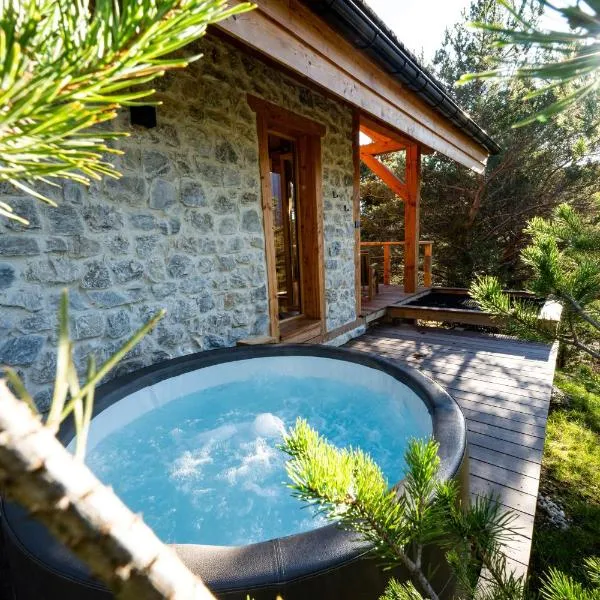 Les Chalets de Chanteloube "chalets insolites & spa"，位于绍尔日的酒店