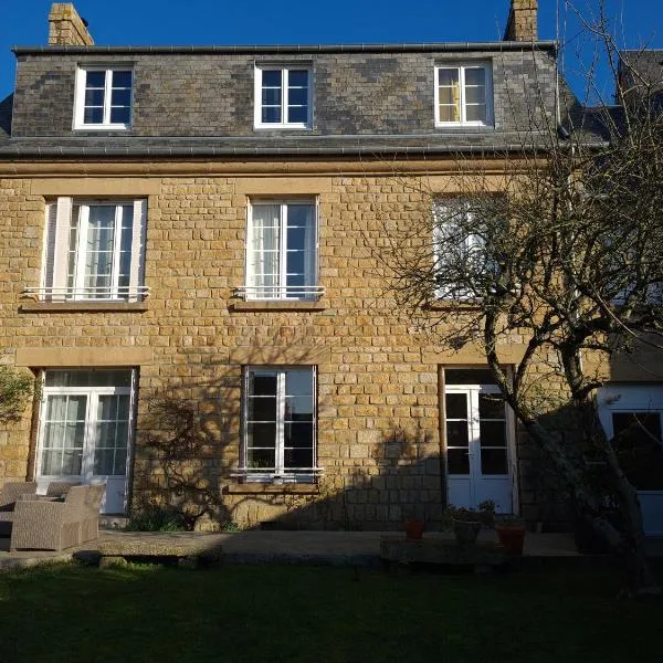 Chez Fabienne et Olivier, chambre privative avec SDB et WC, Avranches Baie du Mont Saint Michel，位于阿夫朗什的酒店