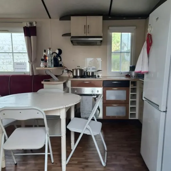 Mobilhome résidentiel，位于加桑的酒店