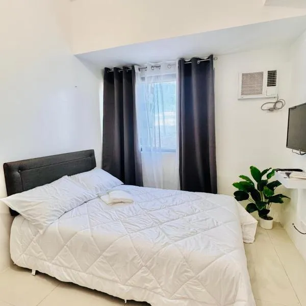New Condo at Grand Riviera Suites across US Embassy，位于马尼拉的酒店