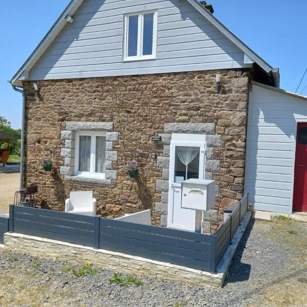 Studio dans une longère en pierre à la campagne，位于Saint-Ovin的酒店