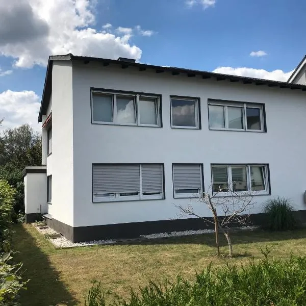 Ganzes Apartment in Bonn verkehrsgünstig，位于波恩的酒店