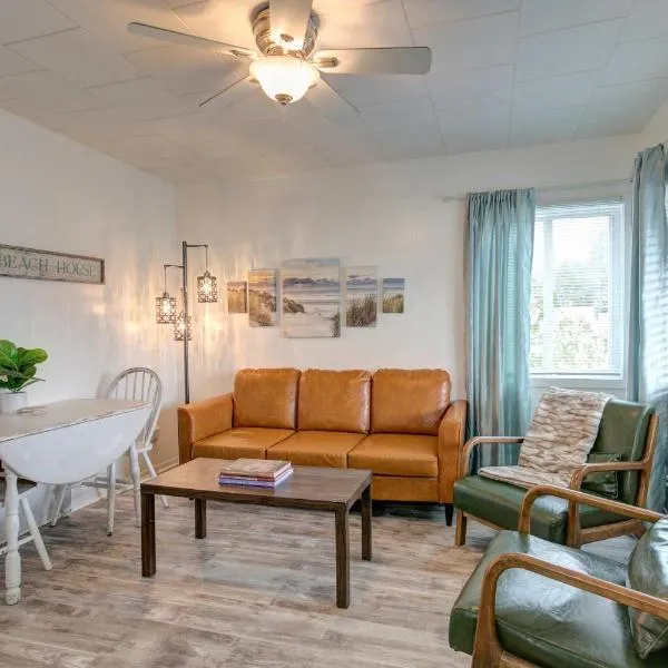 Shell Collector Cottage 2-Bed by the Sea w fireplace，位于Grayland的酒店