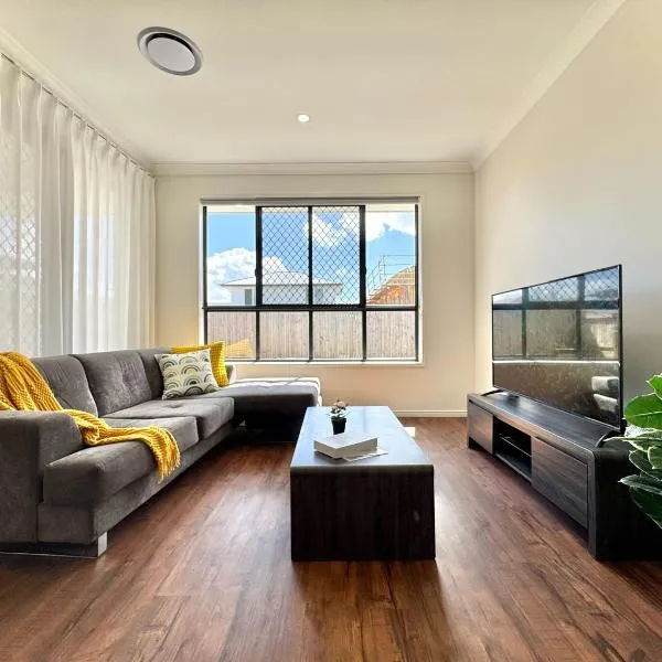 Charming 4bdr holiday home in Heathwood，位于Doolandella的酒店