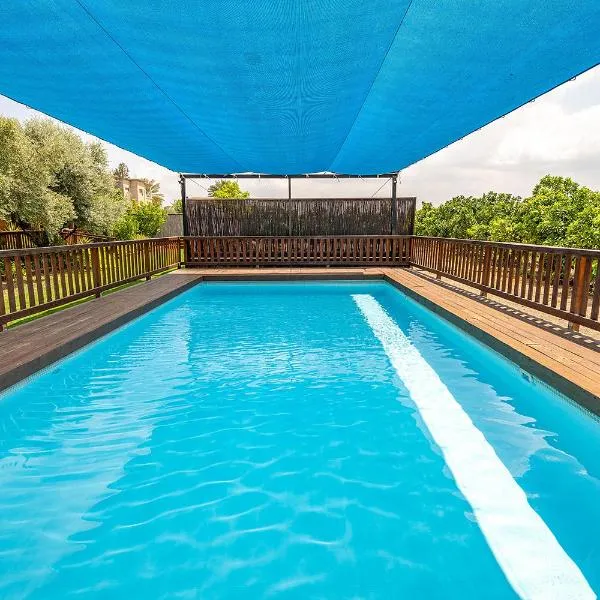 בקתות רם-מתחם בקתות מהמם עם בריכה פרטית ונוף מושלם，位于Sede Terumot的酒店