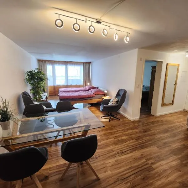 Für 4 Pers neben Talstation Parsennbahn und Bünda Skilift private Dachterrasse，位于达沃斯的酒店