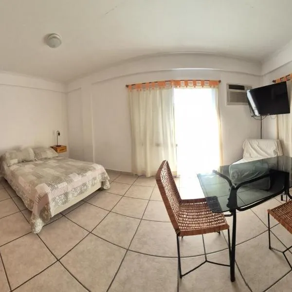 Study with balcony 'Tía Moni Alojamiento'，位于科隆的酒店