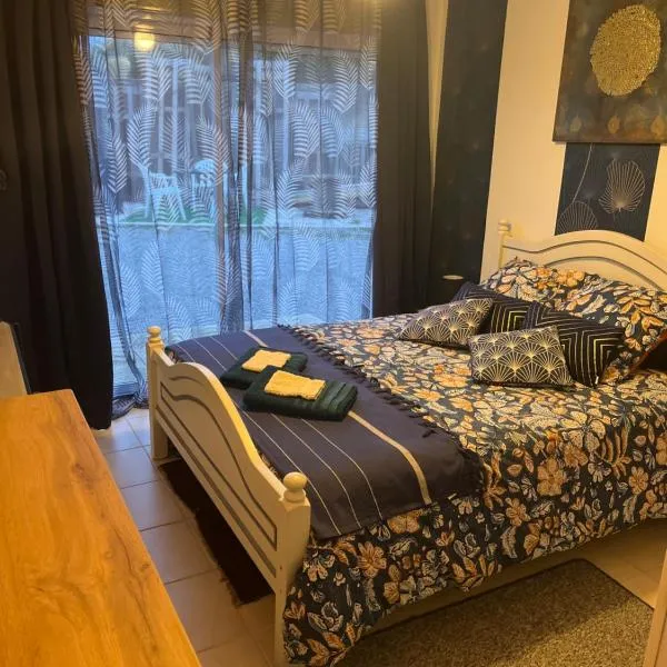 Chambre d hôte à la plage de 15 m2 LE MANAPANY，位于卡米尔斯的酒店