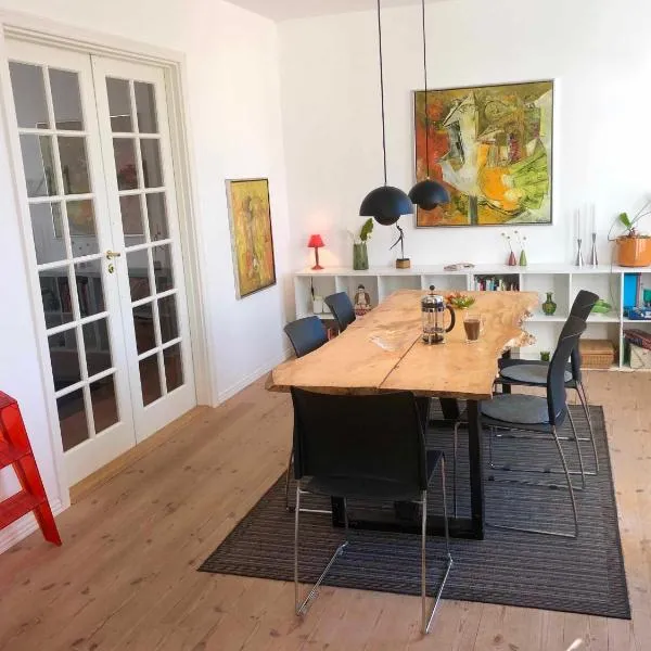 Charming Townhouse in the Heart of Haderslev，位于哈泽斯莱乌的酒店