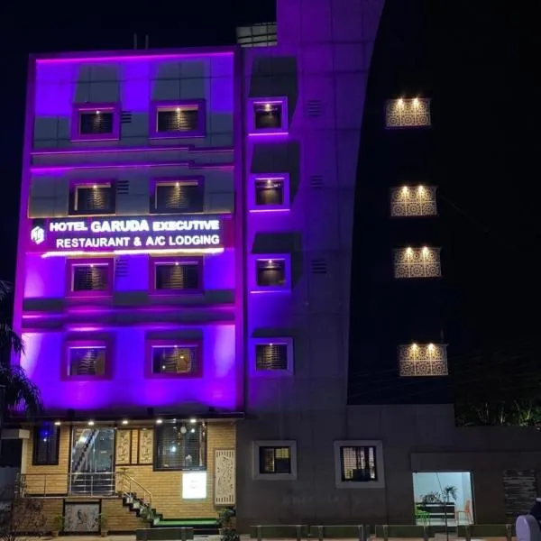 Hotel Garuda Executive Latur，位于Latur的酒店