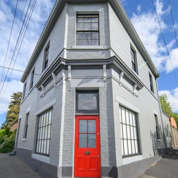 Cromwell Apartment - 3 Red Doors Battery Point，位于霍巴特的酒店