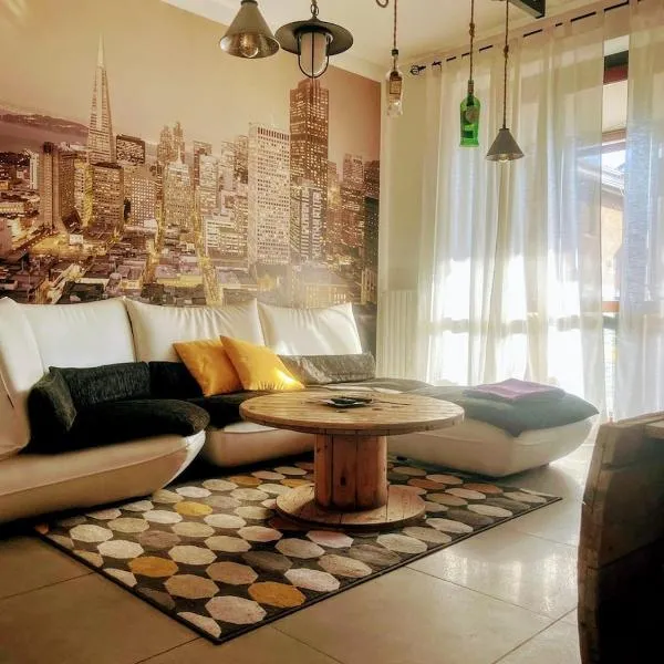 Urban House - un angolo di relax con terrazza in Lombardia，位于林比亚泰的酒店