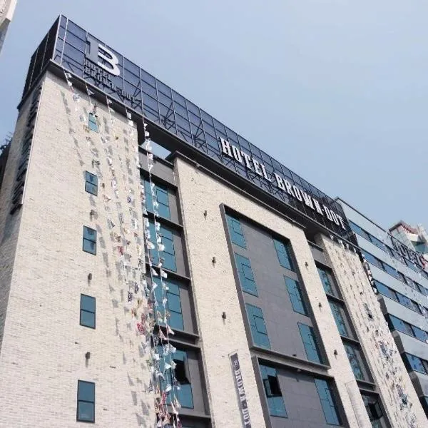 Jangyu Brown Dot Hotel Water Park Branch，位于金海市的酒店