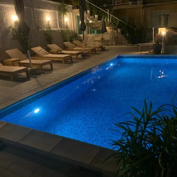 Al Mare Vacation Home，位于伊加洛的酒店