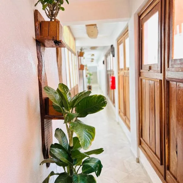 Touraco Suite Hôtel Business，位于姆布尔的酒店