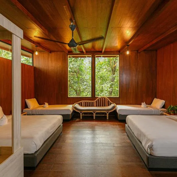 The HIJAU Camp & Cabin，位于务边的酒店