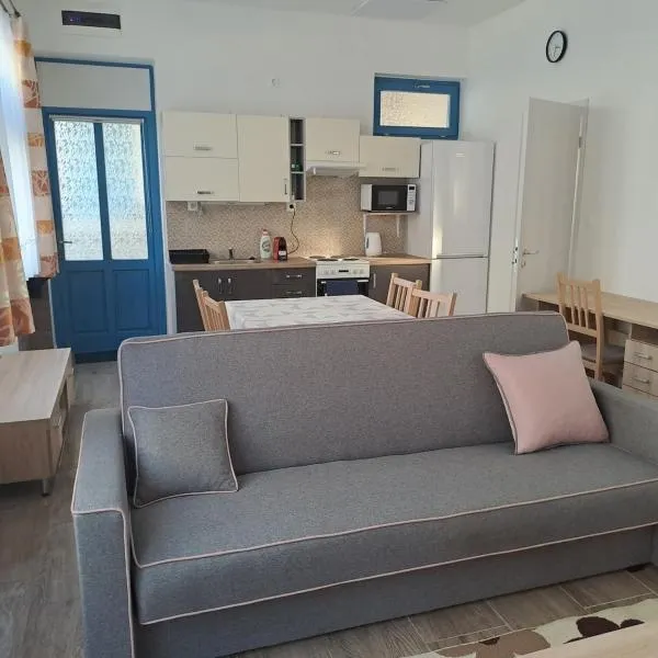 Hive apartment，位于Ács的酒店