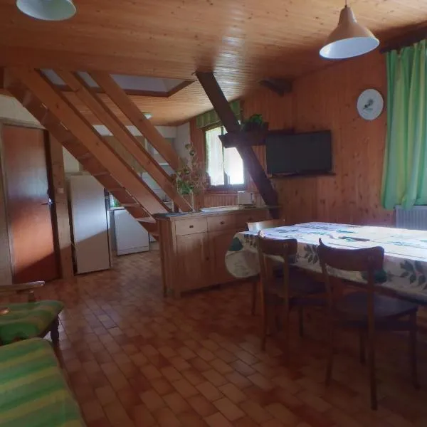 Les Logettes appartements dans ancienne ferme rénovée，位于莱鲁斯的酒店