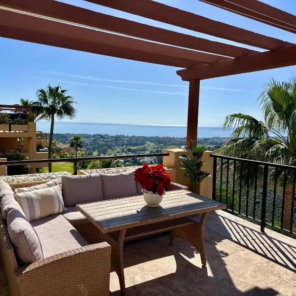 Quartiers Marbella Golden Penthouse，位于贝纳阿维斯的酒店