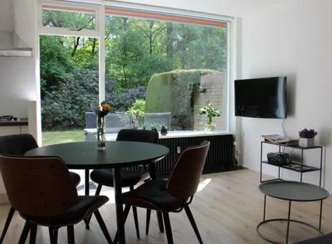 Hoefbos Otterlo Bungalow，位于奥特罗的酒店