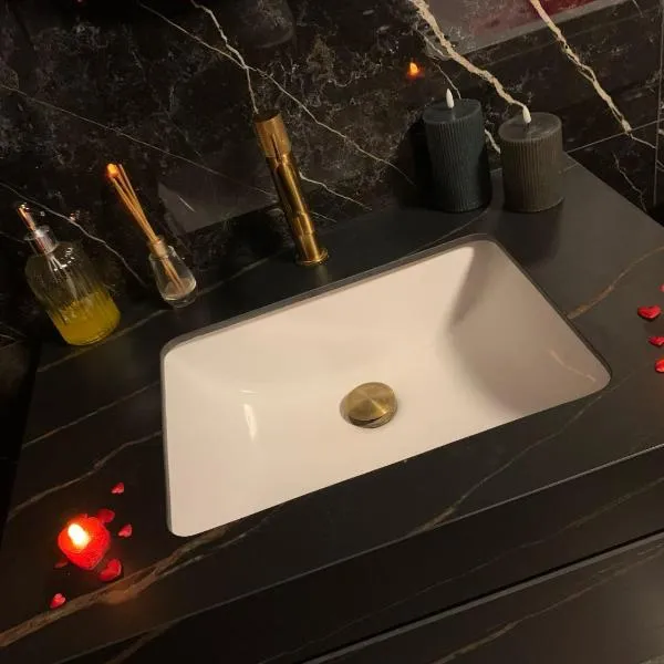 La home Gold Jacuzzi，位于瑟兰的酒店