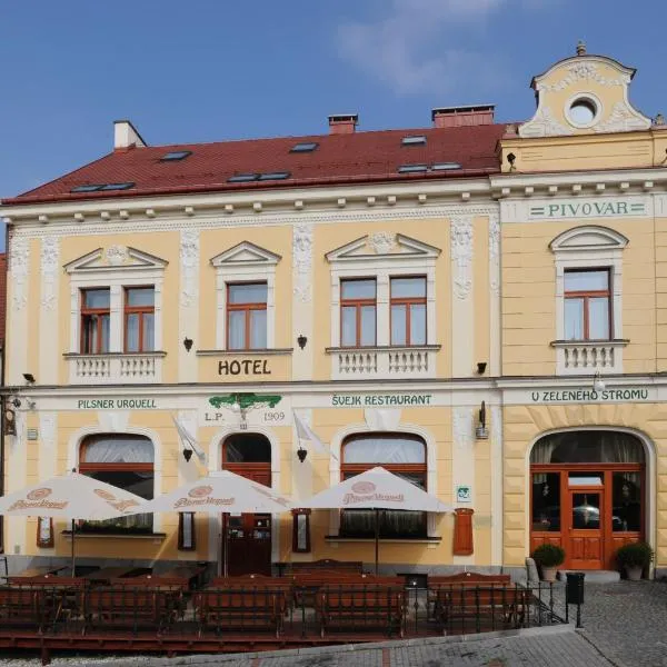 Hotel U Zeleneho stromu，位于Nové Mitrovice的酒店