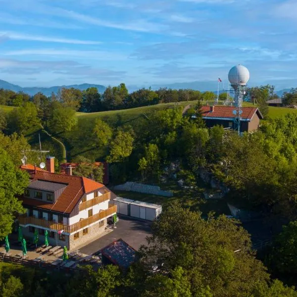 Tončkov dom na Lisci，位于Sevnica的酒店