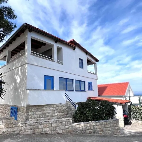 Spacious Apt with Panoramic Sea View，位于斯托莫斯卡的酒店