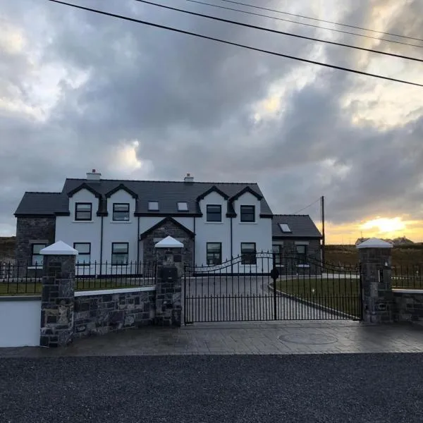 Belmullet 4BR full house near town centre，位于Tallagh的酒店