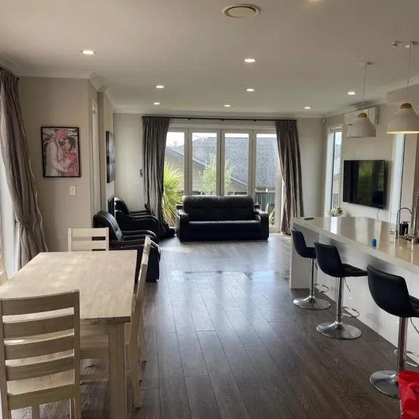 Spacious & Stylish Retreat，位于旺阿帕劳阿的酒店