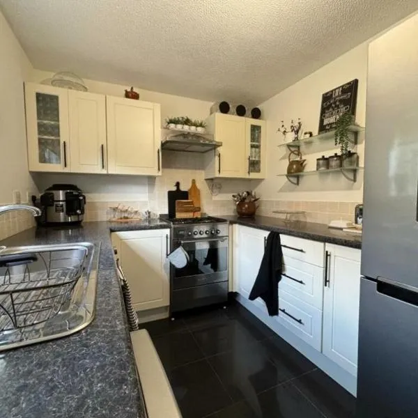 A two bedroom cozy lodge at Northampton town centre，位于北安普敦的酒店